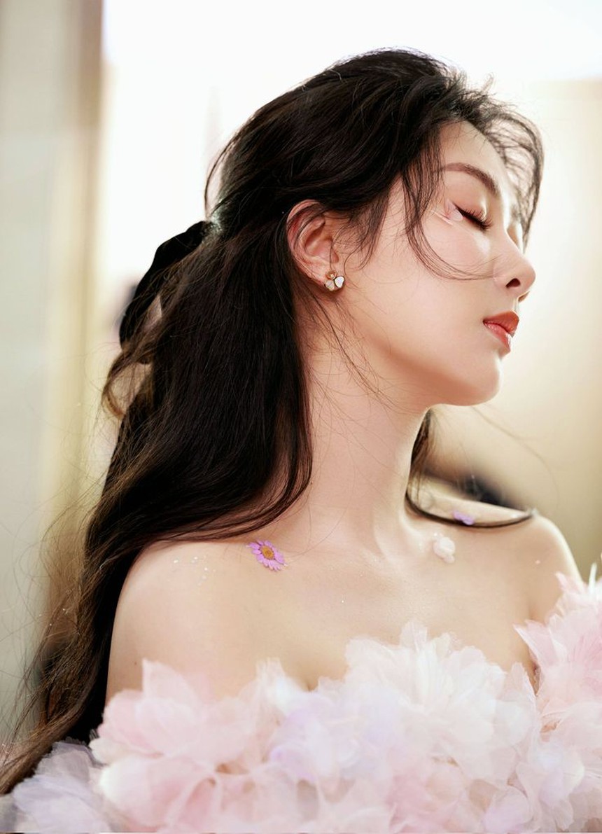 (Bài đăng Chủ nhật) Dương Tử: Tiểu Hoa đán giàu có sống "cực thoáng" với bạn bè - Ảnh 1. (Bài đăng Chủ nhật) Dương Tử: Tiểu Hoa đán giàu có sống "cực thoáng" với bạn bè - Ảnh 1.