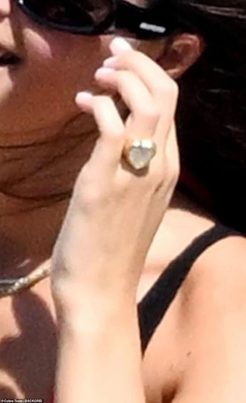 Leonardo DiCaprio cầu hôn bạn gái, phá vỡ được "lời nguyền 25 tuổi"? - Ảnh 2.