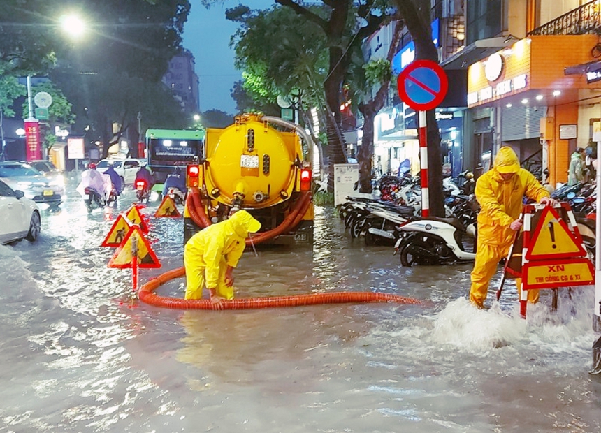 Hà Nội tập trung các biện pháp giảm thiểu thiệt hại do mưa lũ, sạt lở đất - Ảnh 1. Hà Nội tập trung các biện pháp giảm thiểu thiệt hại do mưa lũ, sạt lở đất - Ảnh 1.