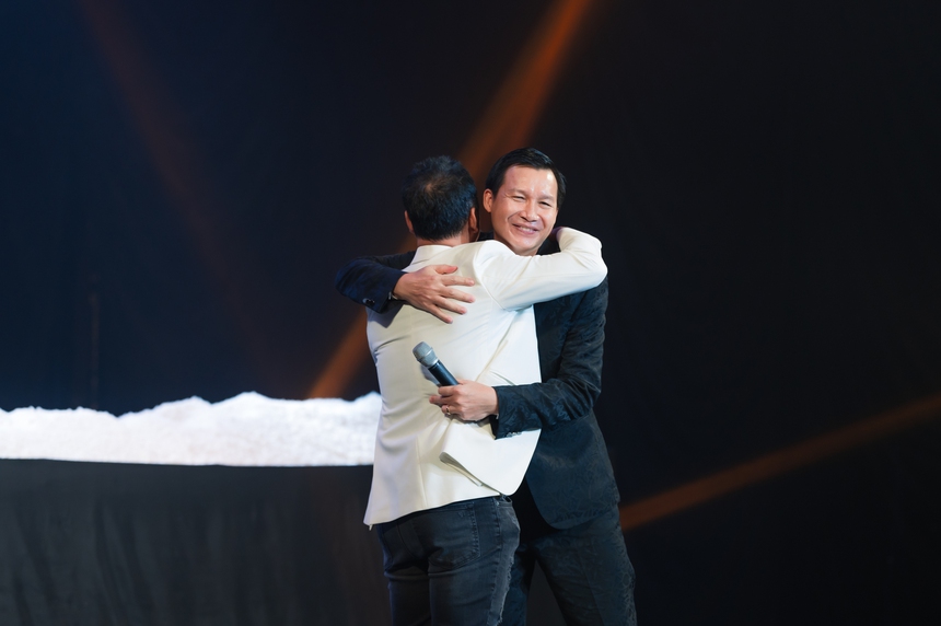 MC Quyền Linh trở lại điện ảnh sau hơn 20 năm với phim "Hai Muối" - Ảnh 5. MC Quyền Linh trở lại điện ảnh sau hơn 20 năm với phim "Hai Muối" - Ảnh 5.