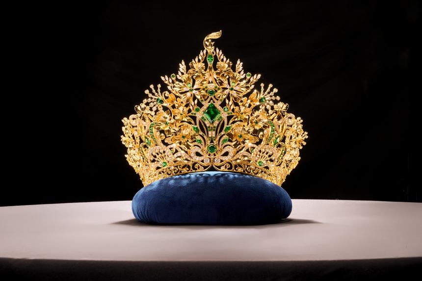 Miss Grand Vietnam 2024 công bố vương miện từ vàng 24K, hơn 1.000 viên đá kim vương và ngọc lục bảo - Ảnh 2. Miss Grand Vietnam 2024 công bố vương miện từ vàng 24K, hơn 1.000 viên đá kim vương và ngọc lục bảo - Ảnh 2.