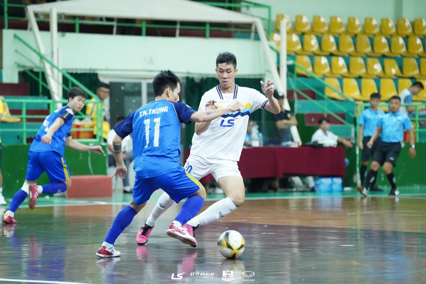 CLB futsal châu Âu trình diễn đẳng cấp khó tin ở Việt Nam - Ảnh 2. CLB futsal châu Âu trình diễn đẳng cấp khó tin ở Việt Nam - Ảnh 2.