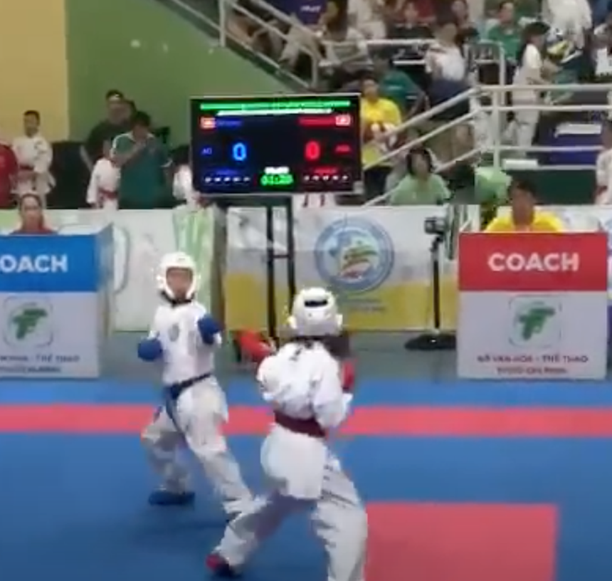 HLV và tổ trọng tài bị đề nghị kỷ luật về sự cố ở giải karate - Ảnh 1. HLV và tổ trọng tài bị đề nghị kỷ luật về sự cố ở giải karate - Ảnh 1.