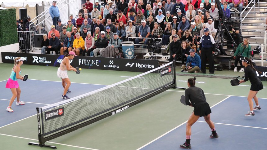 Vì sao người người nhà nhà chơi Pickleball? - Ảnh 1. Vì sao người người nhà nhà chơi Pickleball? - Ảnh 1.