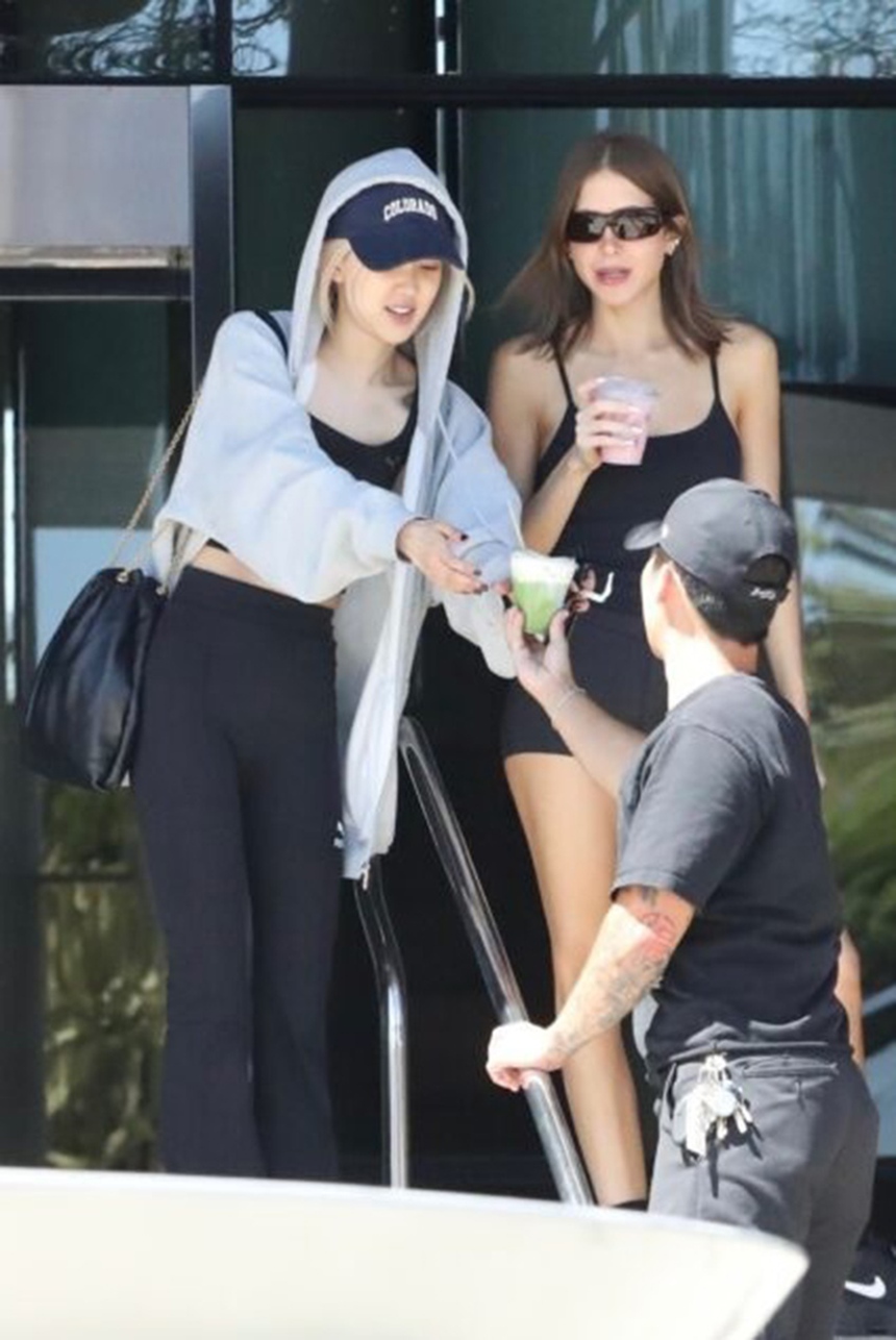 Rộ tin Rosé Blackpink đang hẹn hò với nữ DJ Haze, fan "đẩy thuyền" - Ảnh 5. Rộ tin Rosé Blackpink đang hẹn hò với nữ DJ Haze, fan "đẩy thuyền" - Ảnh 5.