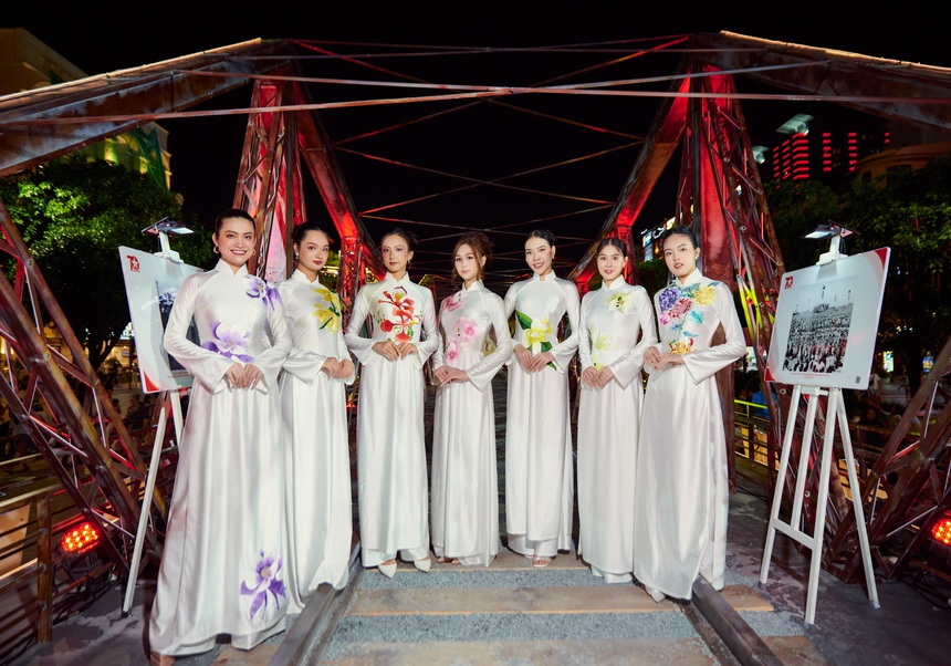 Dấu ấn BST "Sắc Thu Hà Nội" của NTK Đức Hùng trên sân khấu "Những ngày Hà Nội tại Thành phố Hồ Chí Minh" - Ảnh 9. Dấu ấn BST "Sắc Thu Hà Nội" của NTK Đức Hùng trên sân khấu "Những ngày Hà Nội tại Thành phố Hồ Chí Minh" - Ảnh 9.