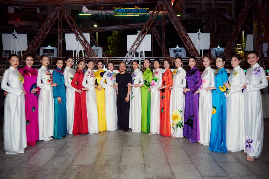Dấu ấn BST "Sắc Thu Hà Nội" của NTK Đức Hùng trên sân khấu "Những ngày Hà Nội tại Thành phố Hồ Chí Minh" - Ảnh 8. Dấu ấn BST "Sắc Thu Hà Nội" của NTK Đức Hùng trên sân khấu "Những ngày Hà Nội tại Thành phố Hồ Chí Minh" - Ảnh 8.