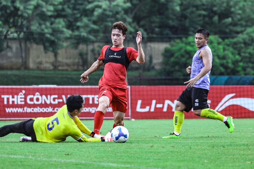 Thể Công Viettel ra giá không tưởng cho Hoàng Đức, dù chỉ còn 6 tháng hợp đồng - Ảnh 2. Thể Công Viettel ra giá không tưởng cho Hoàng Đức, dù chỉ còn 6 tháng hợp đồng - Ảnh 2.