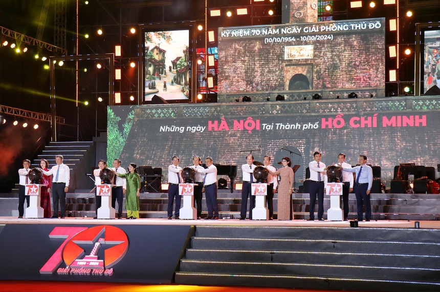 Khai mạc chương trình Những ngày Hà Nội tại Thành phố Hồ Chí Minh - Ảnh 1. Khai mạc chương trình Những ngày Hà Nội tại Thành phố Hồ Chí Minh - Ảnh 1.