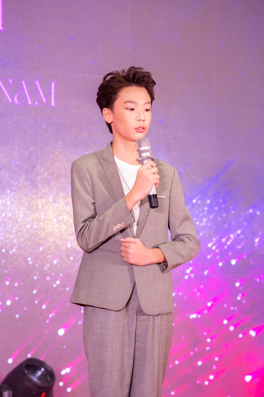 MC Tuấn Kiệt đã xuất sắc giành giải "Đại Sứ Trí Tuệ" tại cuộc thi Đại sứ Magical Unicorn Việt Nam 2024 - Ảnh 1.