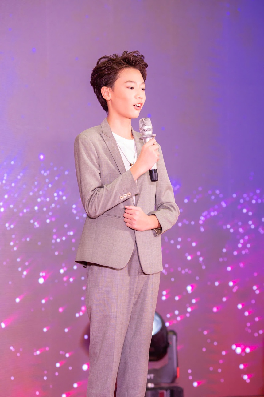 MC Tuấn Kiệt đã xuất sắc giành giải "Đại Sứ Trí Tuệ" tại cuộc thi Đại sứ Magical Unicorn Việt Nam 2024 - Ảnh 2.