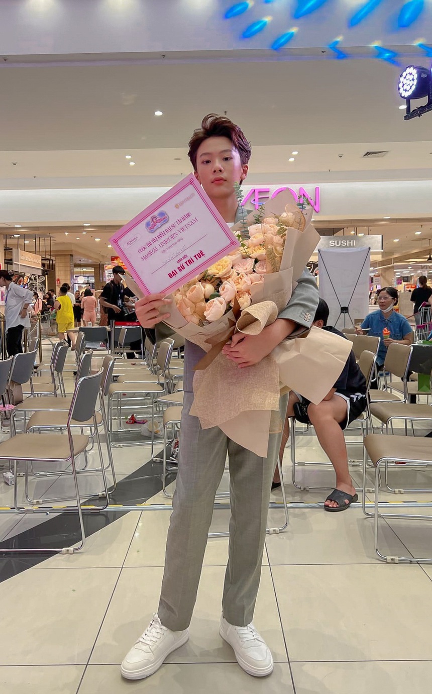 MC Tuấn Kiệt đã xuất sắc giành giải "Đại Sứ Trí Tuệ" tại cuộc thi Đại sứ Magical Unicorn Việt Nam 2024 - Ảnh 4.