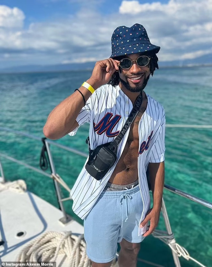 Bạn bè phát mệt với những mối tình quá lệch tuổi của Madonna - Ảnh 6. Bạn bè phát mệt với những mối tình quá lệch tuổi của Madonna - Ảnh 6.