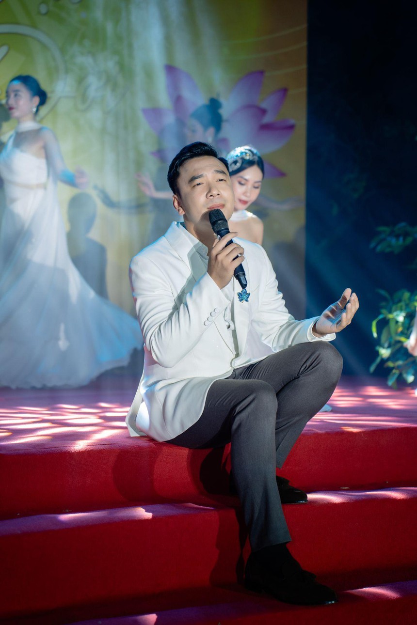 Hồ Quỳnh Hương, Phạm Phương Thảo… biểu diễn trong chương trình nghệ thuật mừng Lễ Vu lan - Ảnh 6. Hồ Quỳnh Hương, Phạm Phương Thảo… biểu diễn trong chương trình nghệ thuật mừng Lễ Vu lan - Ảnh 6.