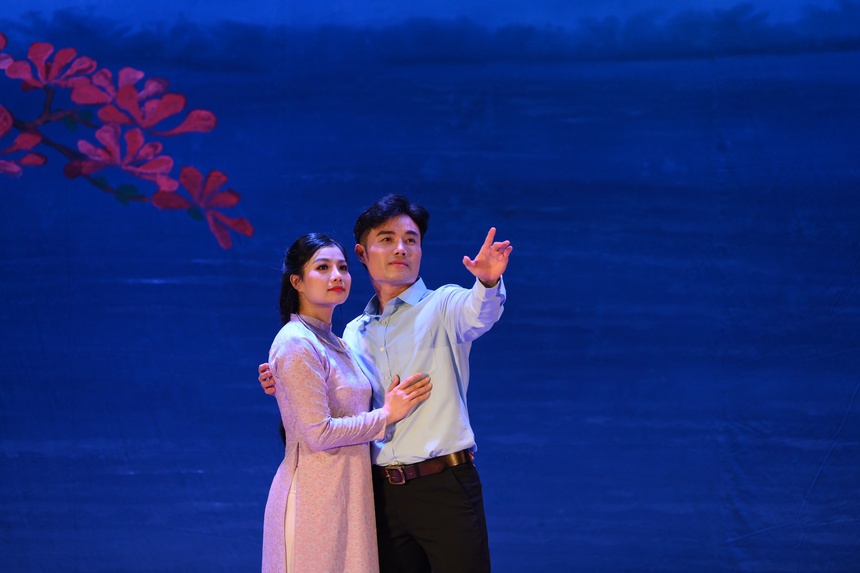 Nhà hát Chèo Hà Nội dàn dựng vở diễn mới chào mừng ngày Giải phóng Thủ đô - Ảnh 5. Nhà hát Chèo Hà Nội dàn dựng vở diễn mới chào mừng ngày Giải phóng Thủ đô - Ảnh 5.