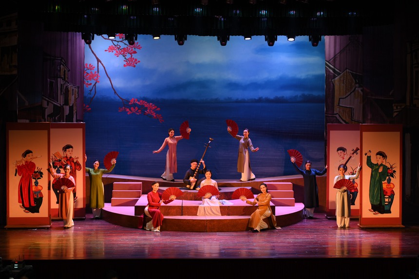 Nhà hát Chèo Hà Nội dàn dựng vở diễn mới chào mừng ngày Giải phóng Thủ đô - Ảnh 1. Nhà hát Chèo Hà Nội dàn dựng vở diễn mới chào mừng ngày Giải phóng Thủ đô - Ảnh 1.