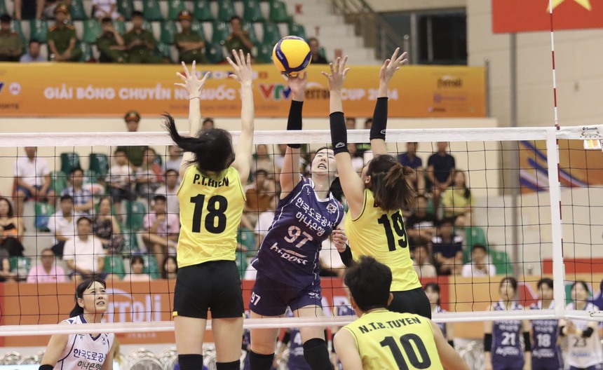 Tin nóng thể thao sáng 26/8: Xúc động lý do ĐT bóng chuyền nữ Việt Nam thắng CLB Hàn Quốc, sao Việt kiều giá 200 tỷ chốt tương lai - Ảnh 1. Tin nóng thể thao sáng 26/8: Xúc động lý do ĐT bóng chuyền nữ Việt Nam thắng CLB Hàn Quốc, sao Việt kiều giá 200 tỷ chốt tương lai - Ảnh 1.