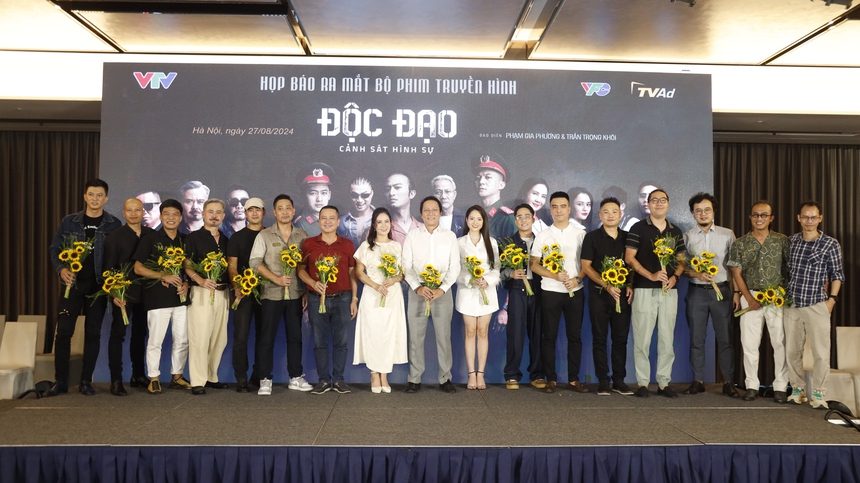 Doãn Quốc Đam tái hợp Duy Hưng, 'yêu' Việt Hoa trong 'Cảnh sát hình sự' - Ảnh 8. Doãn Quốc Đam tái hợp Duy Hưng, 'yêu' Việt Hoa trong 'Cảnh sát hình sự' - Ảnh 8.