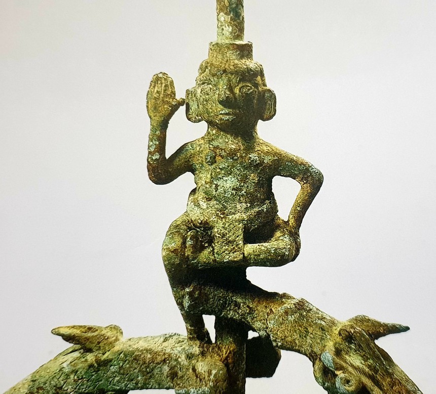 "Tạo sáng" Đông Sơn (kỳ 6): Khi thần đèn "ngự" trên đôi rồng - Ảnh 2. "Tạo sáng" Đông Sơn (kỳ 6): Khi thần đèn "ngự" trên đôi rồng - Ảnh 2.