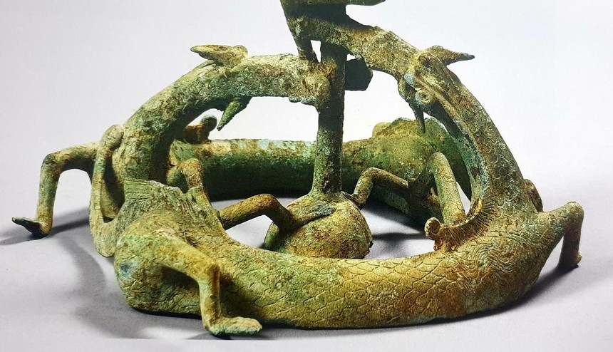 "Tạo sáng" Đông Sơn (kỳ 6): Khi thần đèn "ngự" trên đôi rồng - Ảnh 4. "Tạo sáng" Đông Sơn (kỳ 6): Khi thần đèn "ngự" trên đôi rồng - Ảnh 4.