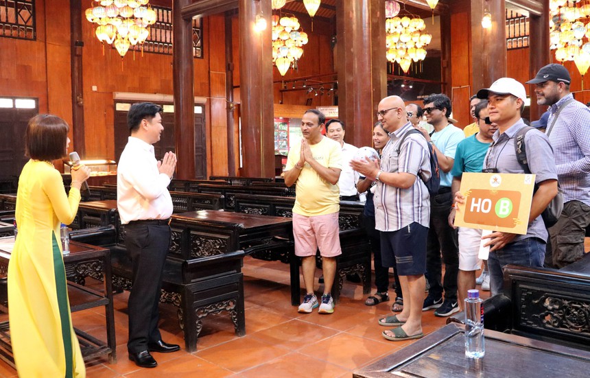 Đông đảo khách Ấn Độ tham quan Di sản Tràng An - Ảnh 1. Đông đảo khách Ấn Độ tham quan Di sản Tràng An - Ảnh 1.