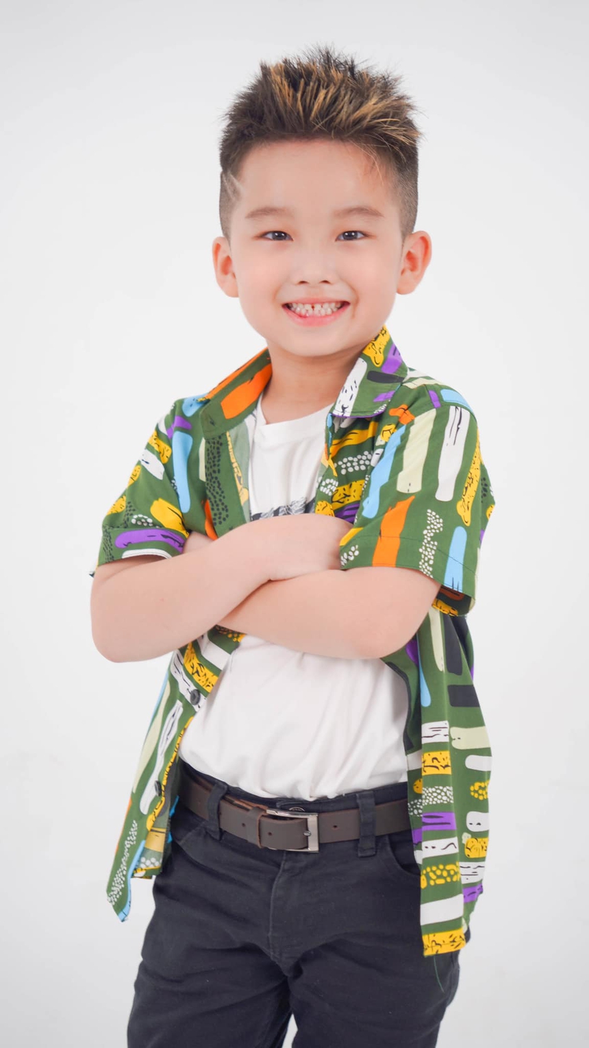 Mẫu nhí 6 tuổi Nguyễn Tấn Hoàng "biến hóa" trên sàn diễn thời trang - Ảnh 5.