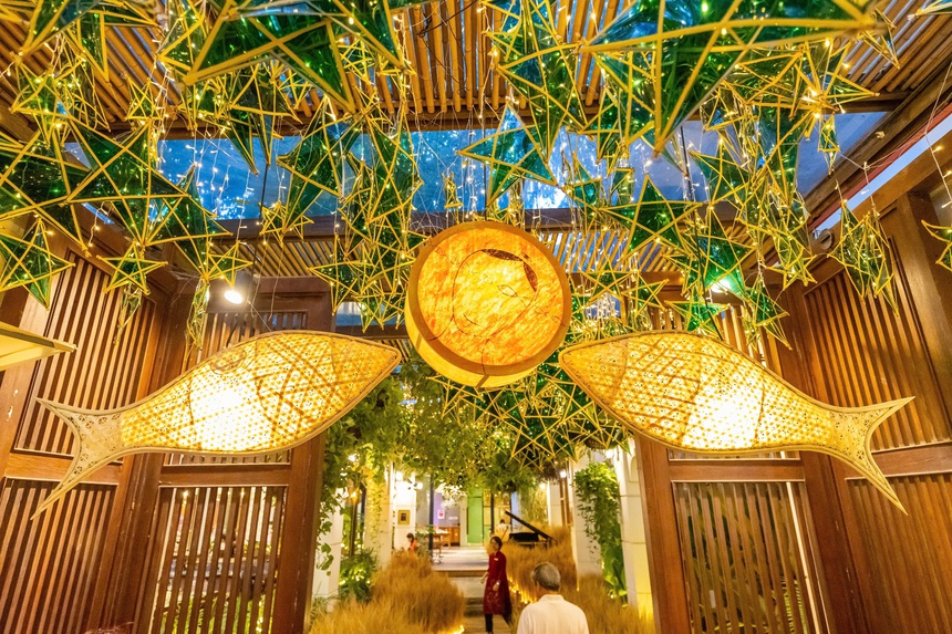 "Thu vàng trong vườn phố": Cánh đồng lúa chín đặc biệt ở giữa Hà Nội mùa Trung thu - Ảnh 2.