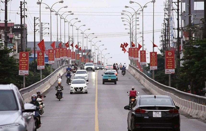 Ninh Bình rực rỡ cờ hoa chào mừng Quốc khánh 2/9 - Ảnh 5. Ninh Bình rực rỡ cờ hoa chào mừng Quốc khánh 2/9 - Ảnh 5.