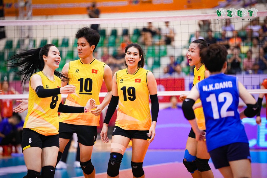 Lê Thanh Thúy (số 8) lọt top 5 phụ công chắn bóng xuất sắc nhất VTV Cup 2024 Lê Thanh Thúy (số 8) lọt top 5 phụ công chắn bóng xuất sắc nhất VTV Cup 2024