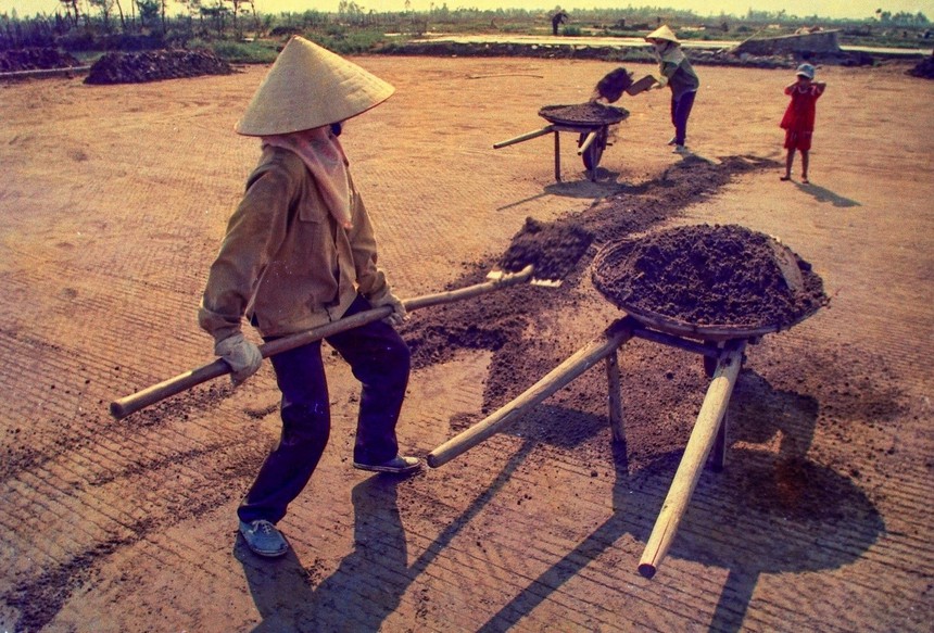 Cuộc sống sau ống kính: Nghề muôn năm cũ - Ảnh 2. Cuộc sống sau ống kính: Nghề muôn năm cũ - Ảnh 2.