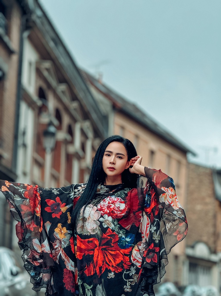 Người đẹp Bùi Thanh Hương tiết lộ ý nghĩa chuyến du lịch xuyên châu Âu cùng hai con - Ảnh 6. Người đẹp Bùi Thanh Hương tiết lộ ý nghĩa chuyến du lịch xuyên châu Âu cùng hai con - Ảnh 6.