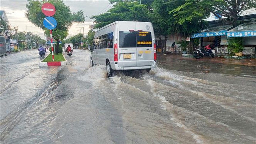 Thời tiết 4/8: Tây Bắc và Việt Bắc cục bộ có nơi mưa trên 70 mm - Ảnh 1.