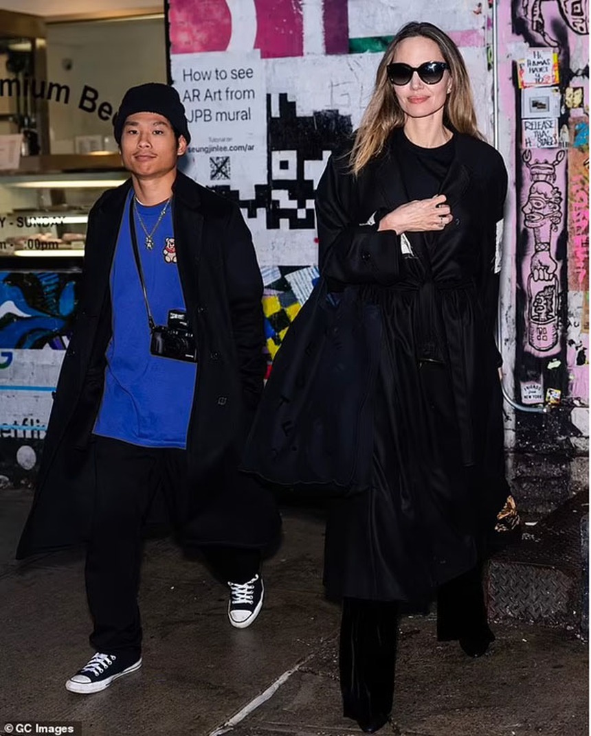 Angelina Jolie đang tìm kiếm sự giúp đỡ cho cậu con trai "có vấn đề" Pax Thiên - Ảnh 1.