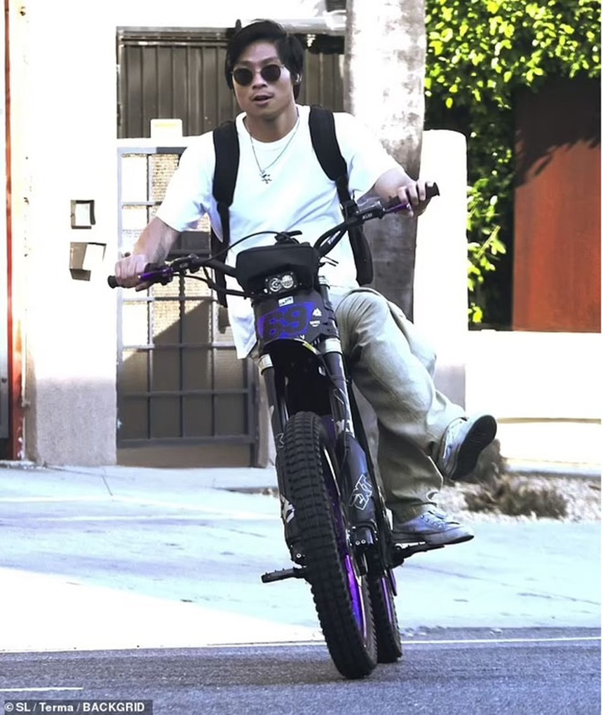 Angelina Jolie đang tìm kiếm sự giúp đỡ cho cậu con trai "có vấn đề" Pax Thiên - Ảnh 2.