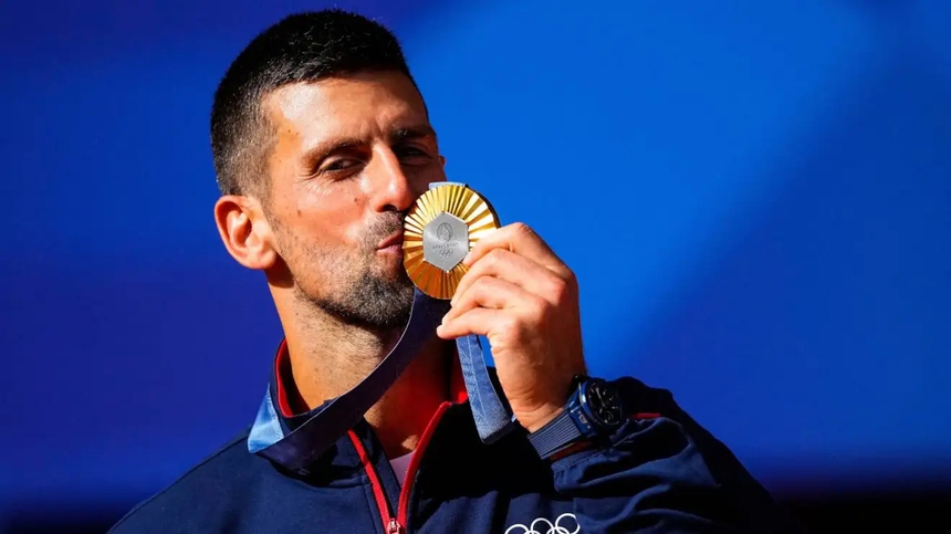 Novak Djokovic sau tấm HCV lịch sử: Phía trước là ngôi sao thứ 25 - Ảnh 1. Novak Djokovic sau tấm HCV lịch sử: Phía trước là ngôi sao thứ 25 - Ảnh 1.