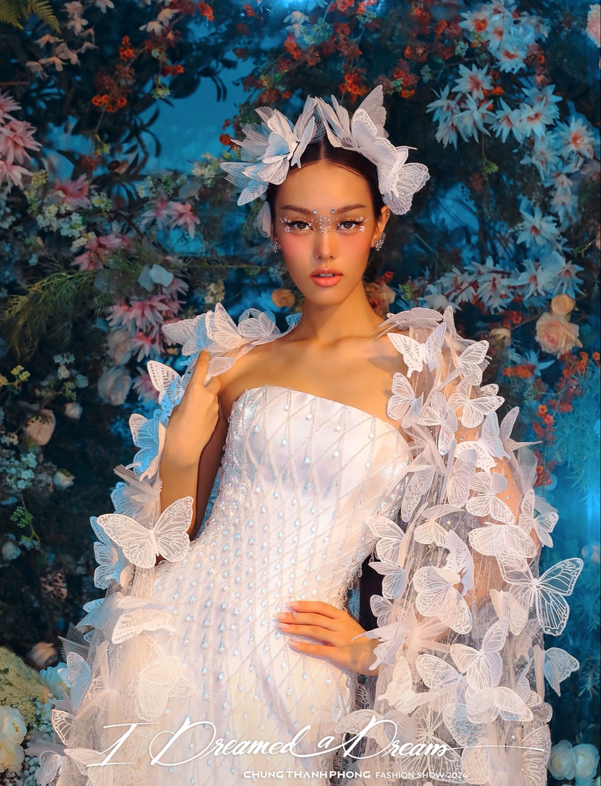 NTK Chung Thanh Phong mang BST váy cưới cao cấp đến resort 5 sao ở Đà Nẵng - Ảnh 1. NTK Chung Thanh Phong mang BST váy cưới cao cấp đến resort 5 sao ở Đà Nẵng - Ảnh 1.