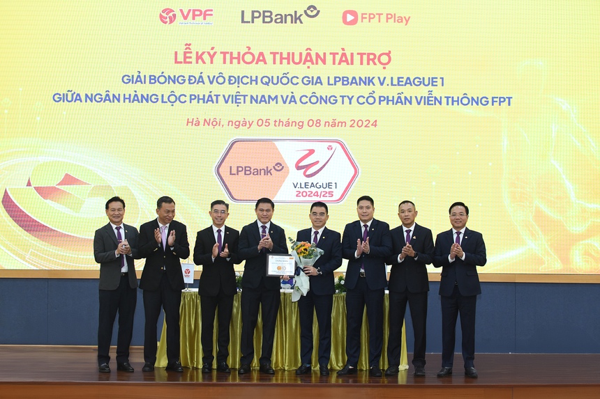 Ngân hàng Lộc Phát Việt Nam (LPBANK) trở thành nhà tài trợ chính Giải Bóng đá Vô địch Quốc gia LPBANK V.LEAGUE 1 – 2024/25 - Ảnh 4. Ngân hàng Lộc Phát Việt Nam (LPBANK) trở thành nhà tài trợ chính Giải Bóng đá Vô địch Quốc gia LPBANK V.LEAGUE 1 – 2024/25 - Ảnh 4.