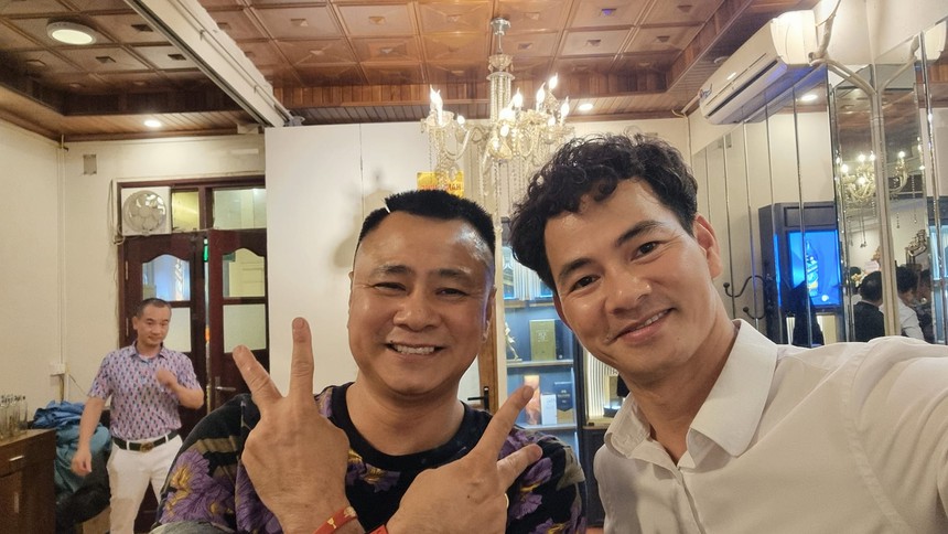 'Anh tài' Tự Long đối đáp thơ với NSND Xuân Bắc khi bị công khai 'xin' áo - Ảnh 4. 'Anh tài' Tự Long đối đáp thơ với NSND Xuân Bắc khi bị công khai 'xin' áo - Ảnh 4.