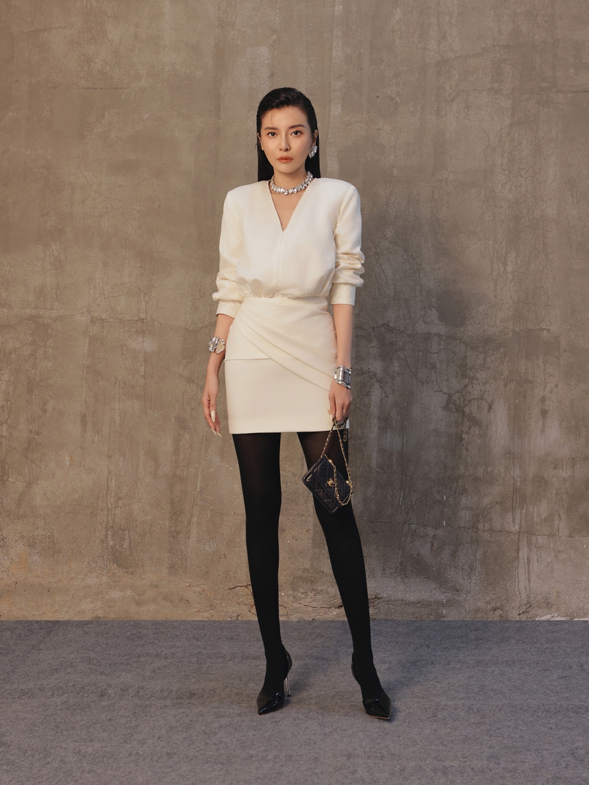 Nhan sắc mặn mà tuổi 34 của Cao Thái Hà - Ảnh 1.