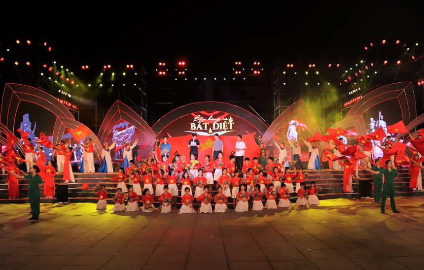 Chương trình nghệ thuật đặc biệt "Bản hùng ca bất diệt" năm 2024 - Ảnh 1.