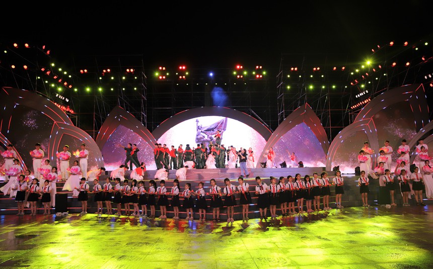 Chương trình nghệ thuật đặc biệt "Bản hùng ca bất diệt" năm 2024 - Ảnh 2.