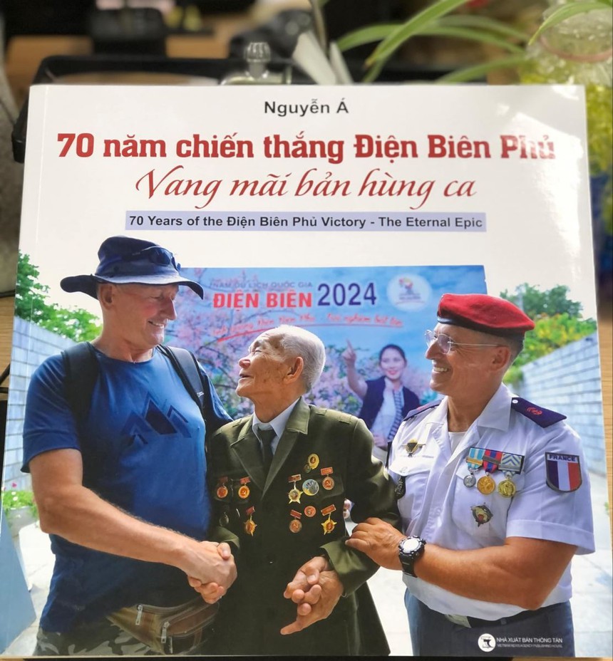 Triển lãm và ra mắt sách ảnh “70 năm Chiến thắng Điện Biên Phủ: Vang mãi bản hùng ca” - Ảnh 1. Triển lãm và ra mắt sách ảnh “70 năm Chiến thắng Điện Biên Phủ: Vang mãi bản hùng ca” - Ảnh 1.