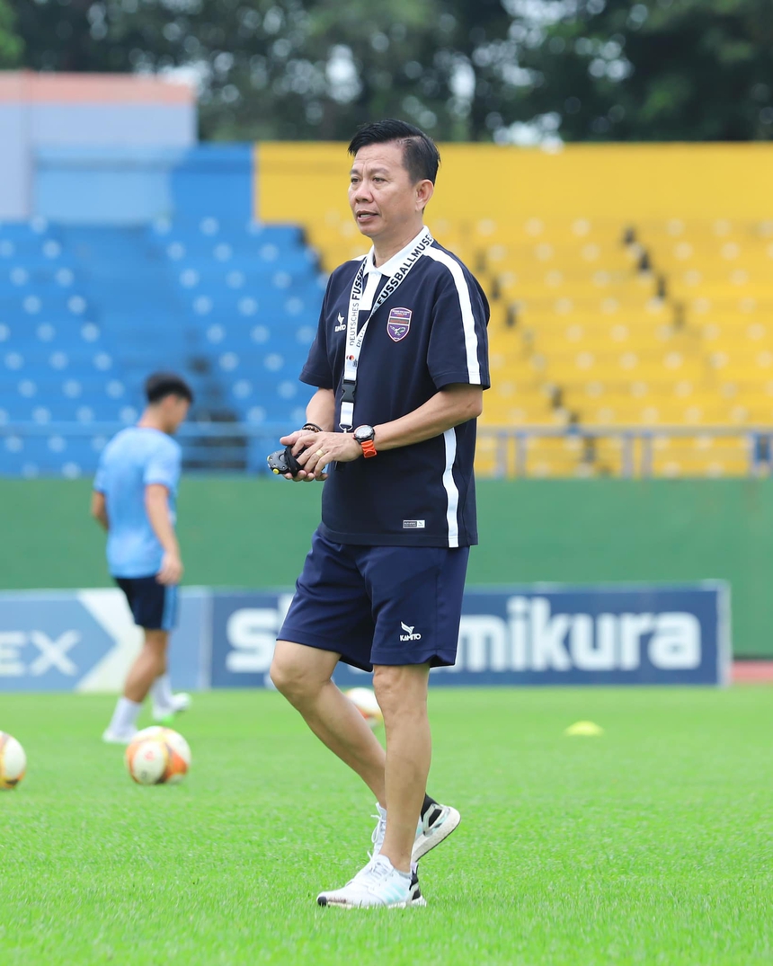 HLV Hoàng Anh Tuấn "giải toán khó" ở B.Bình Dương - Ảnh 2. HLV Hoàng Anh Tuấn "giải toán khó" ở B.Bình Dương - Ảnh 2.