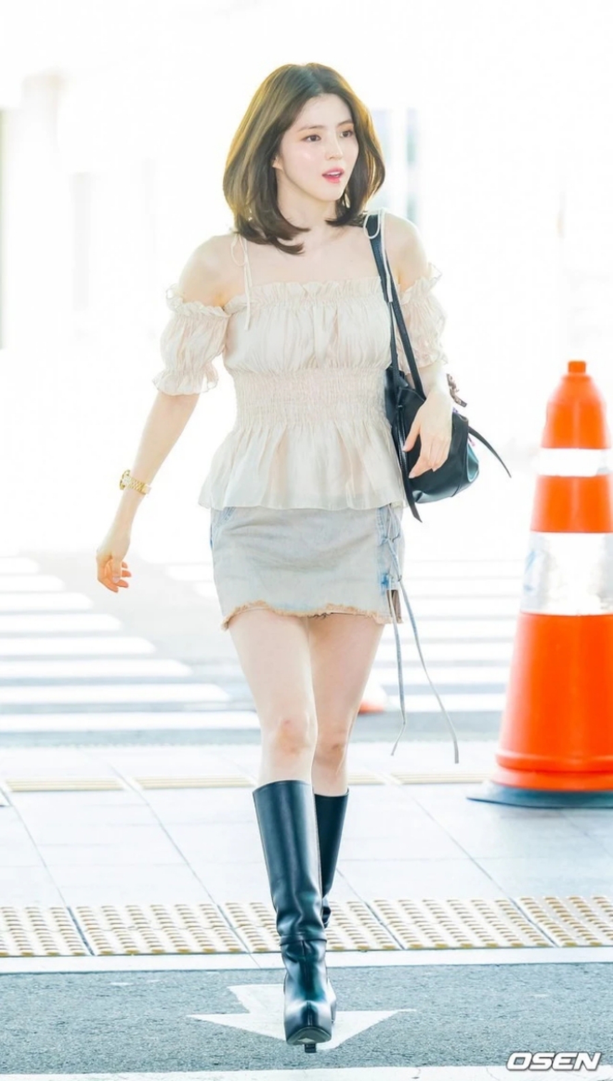 Vẻ đẹp hút hồn của mỹ nhân Han So Hee tại Olympic 2024 - Ảnh 5. Vẻ đẹp hút hồn của mỹ nhân Han So Hee tại Olympic 2024 - Ảnh 5.