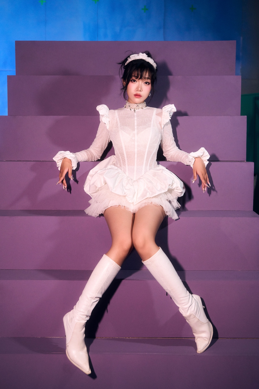 Chi Xê - Từ hiện tượng TikTok chuyển mình sang ca sĩ chuyên nghiệp - Ảnh 2. Chi Xê - Từ hiện tượng TikTok chuyển mình sang ca sĩ chuyên nghiệp - Ảnh 2.