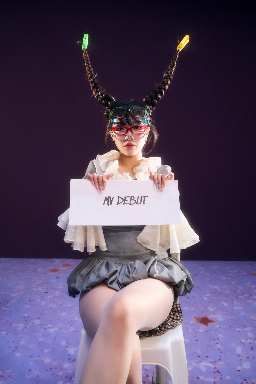 Chi Xê - Từ hiện tượng TikTok chuyển mình sang ca sĩ chuyên nghiệp - Ảnh 5. Chi Xê - Từ hiện tượng TikTok chuyển mình sang ca sĩ chuyên nghiệp - Ảnh 5.