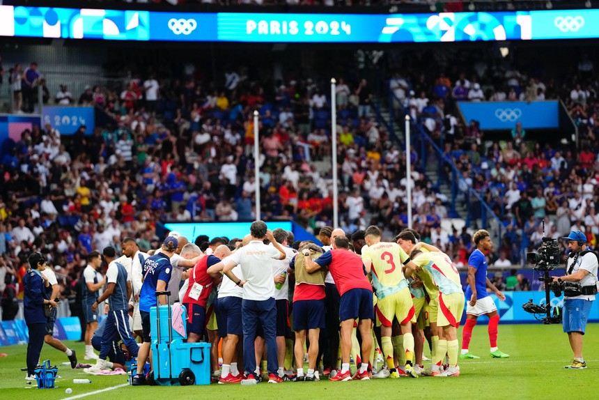 Rượt đuổi siêu kịch tính với Pháp, Tây Ban Nha giành HCV Olympic sau trận cầu 8 bàn thắng - Ảnh 1. Rượt đuổi siêu kịch tính với Pháp, Tây Ban Nha giành HCV Olympic sau trận cầu 8 bàn thắng - Ảnh 1.