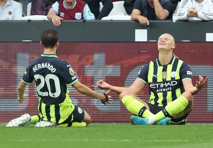 Haaland lập hat-trick 2 trận liên tiếp, được khen có thể vượt mặt Ronaldo lẫn Messi - Ảnh 2. Haaland lập hat-trick 2 trận liên tiếp, được khen có thể vượt mặt Ronaldo lẫn Messi - Ảnh 2.