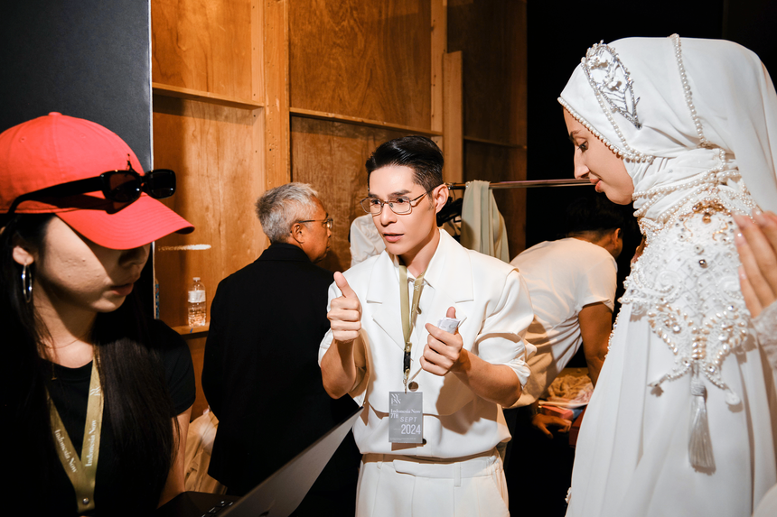 Nguyễn Hưng Phúc làm đạo diễn catwalk ở New York Fashion Week - Ảnh 1. Nguyễn Hưng Phúc làm đạo diễn catwalk ở New York Fashion Week - Ảnh 1.