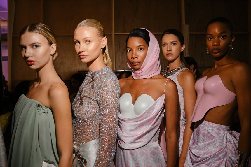 Nguyễn Hưng Phúc làm đạo diễn catwalk ở New York Fashion Week - Ảnh 3. Nguyễn Hưng Phúc làm đạo diễn catwalk ở New York Fashion Week - Ảnh 3.